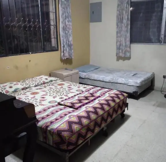 Camera Economy, Pacasa Hostel