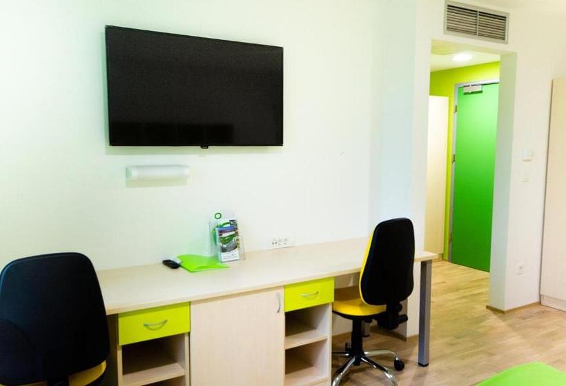 اتاق استاندارد سه نفره, Sport Hotel Ljubljana