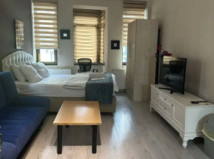 استودیوی استاندارد, Greenbird Suites