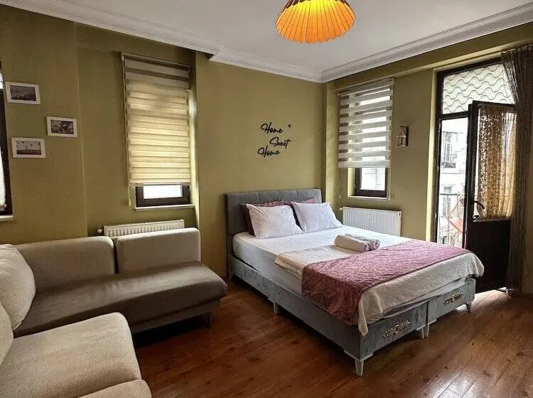 استودیو استاندارد با بالکن, Greenbird Suites