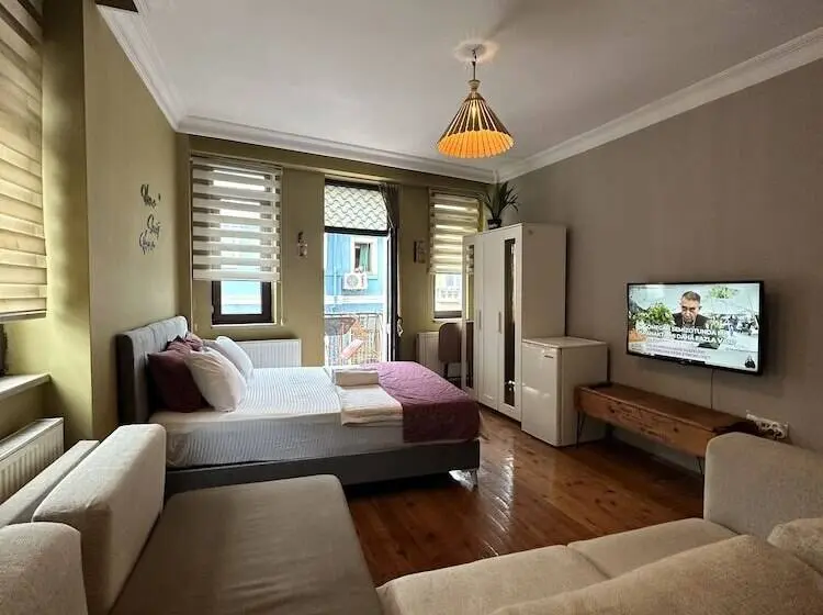استودیو استاندارد با بالکن, Greenbird Suites