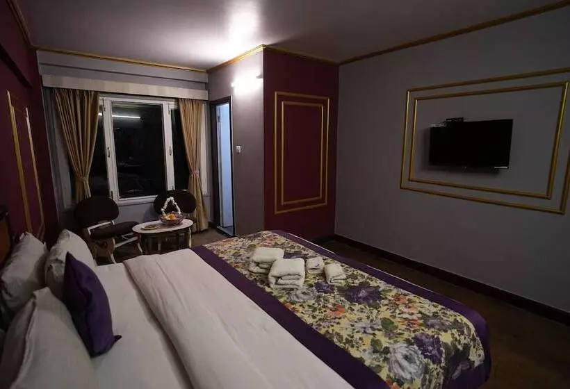 デラックスルーム, Mount Conifer Suites & Spa