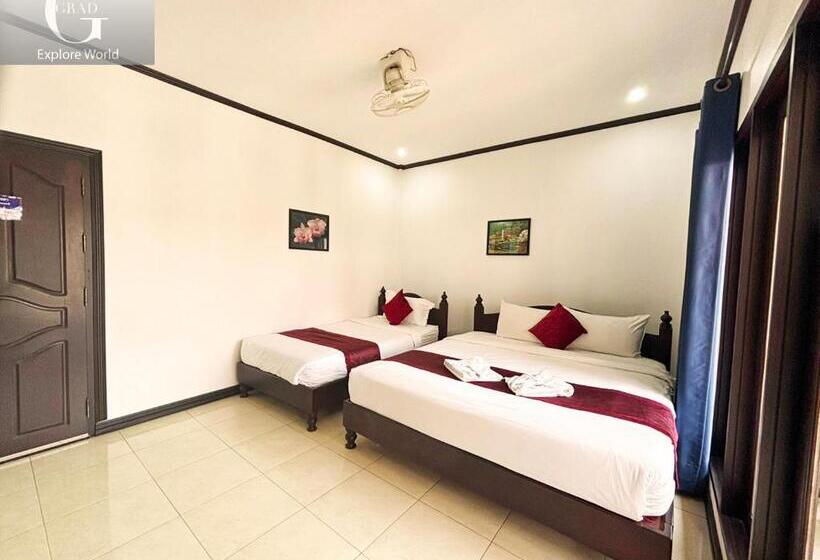 Quarto Triplo Estandar com Sacada, Vang Vieng Central