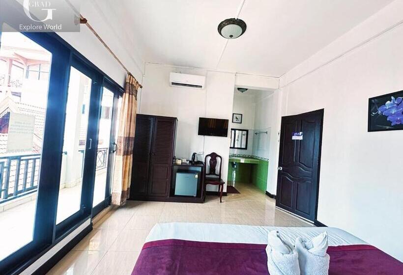 חדר דלוקס עם מרפסת, Vang Vieng Central