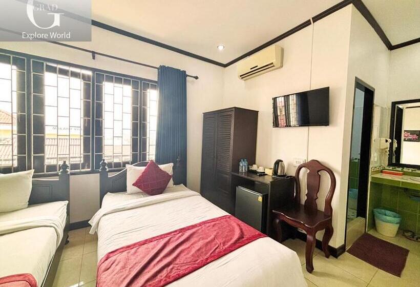 Quarto Triplo Superior, Vang Vieng Central
