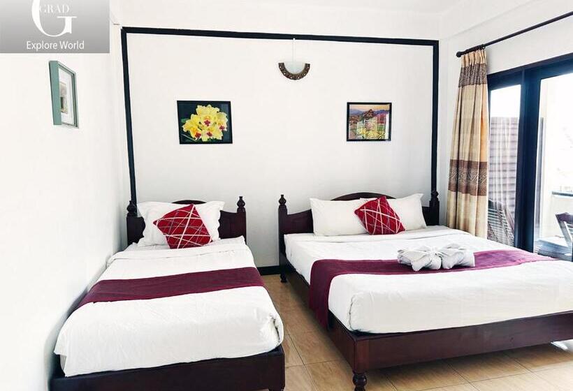 Quarto Estandar com Sacada, Vang Vieng Central