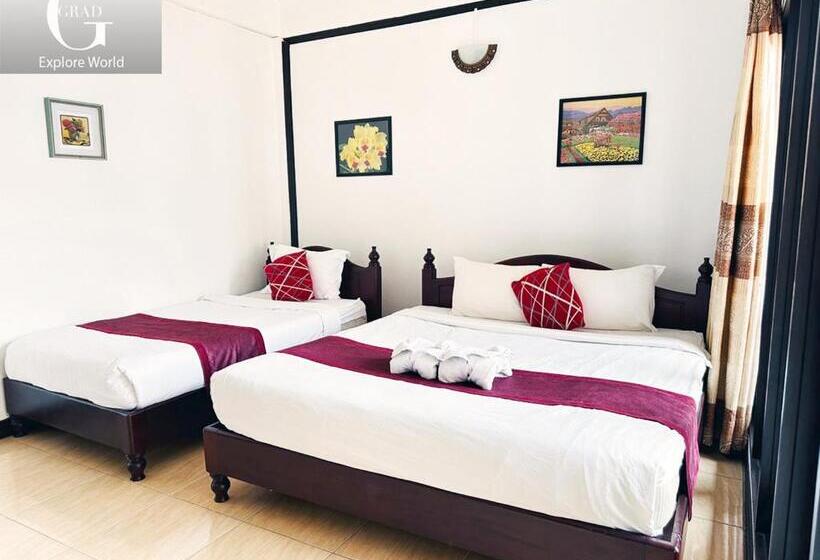 חדר סטנדרט עם מרפסת, Vang Vieng Central