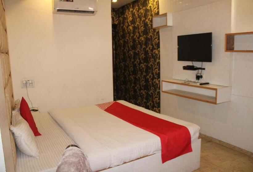 חדר סטנדרט, First