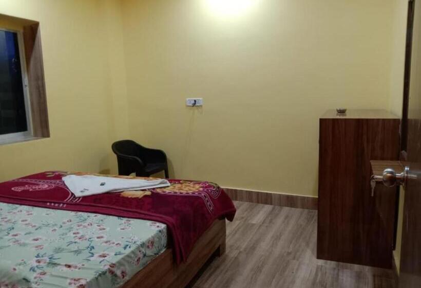 اتاق لوکس, Goroomgo Sahoo Palace Puri   Prime Location Near Sea Beach   Excellent Service With Parking Faciliti