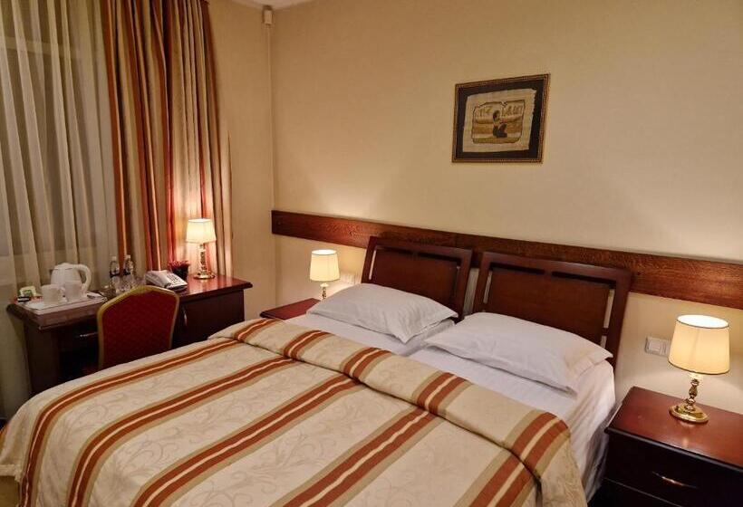 اتاق استاندارد با بالکن, Sfinksas