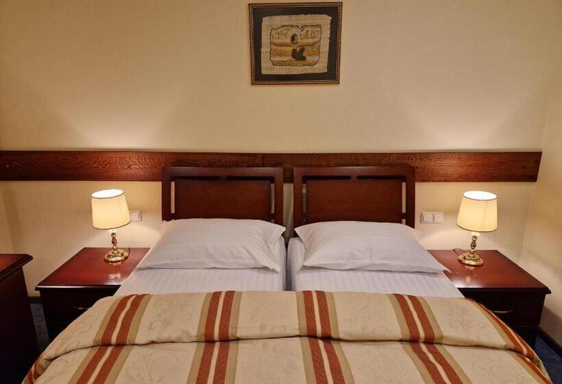 اتاق استاندارد با بالکن, Sfinksas