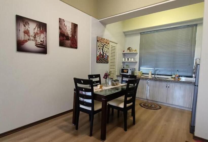 2 Bedroom Apartment, Sunshine Homestay