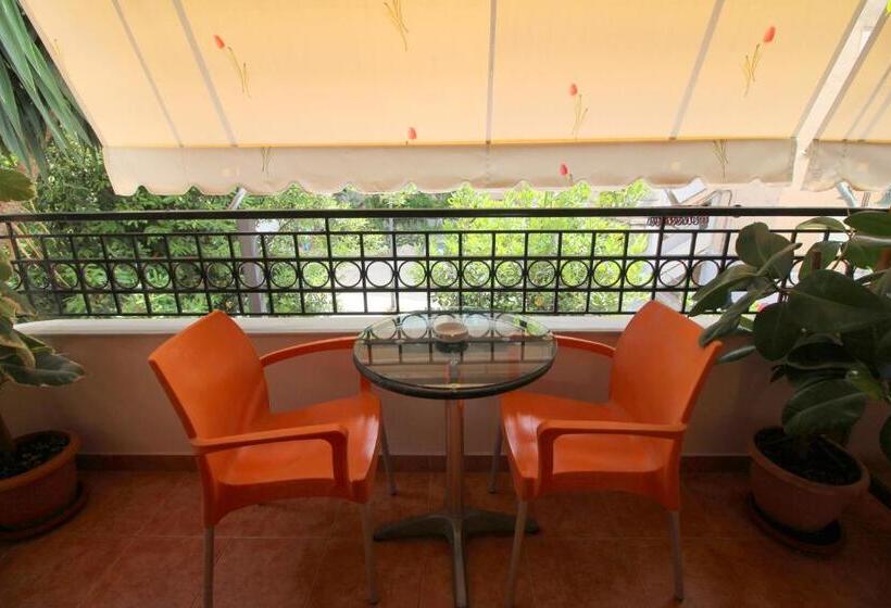 غرفة قياسية مزوَّدة بشُرفة, Ortus Rooms