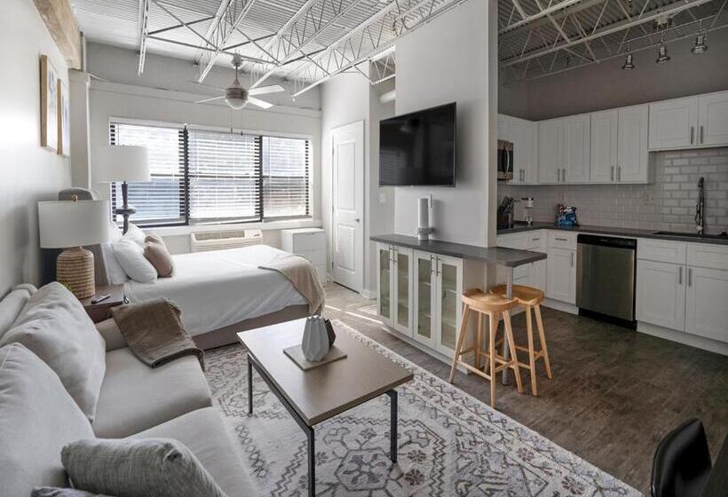 Студия Стандарт, Elevate 758 By Landing