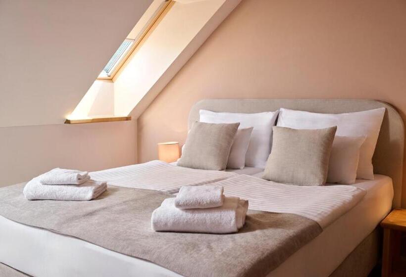 غرفة عائلية, Kadoor