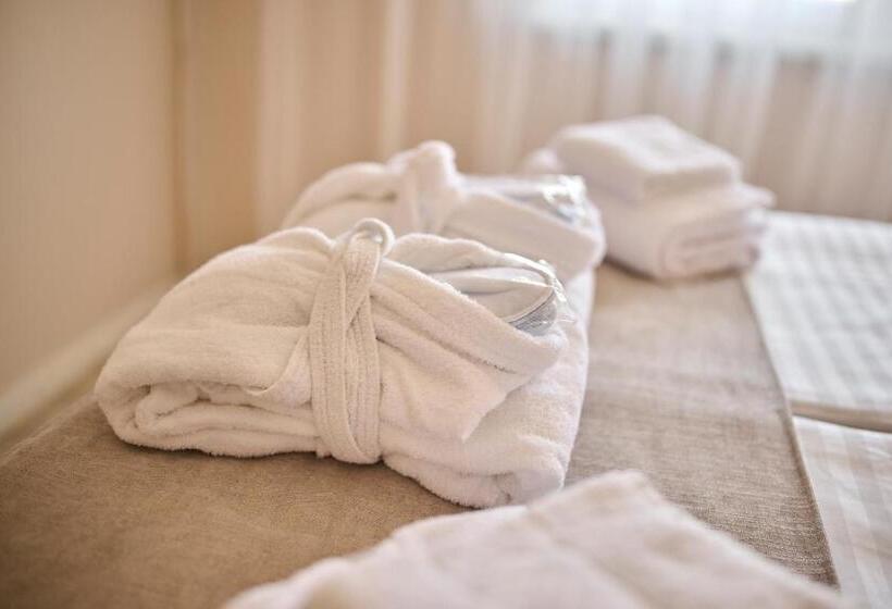 غرفة عائلية, Kadoor