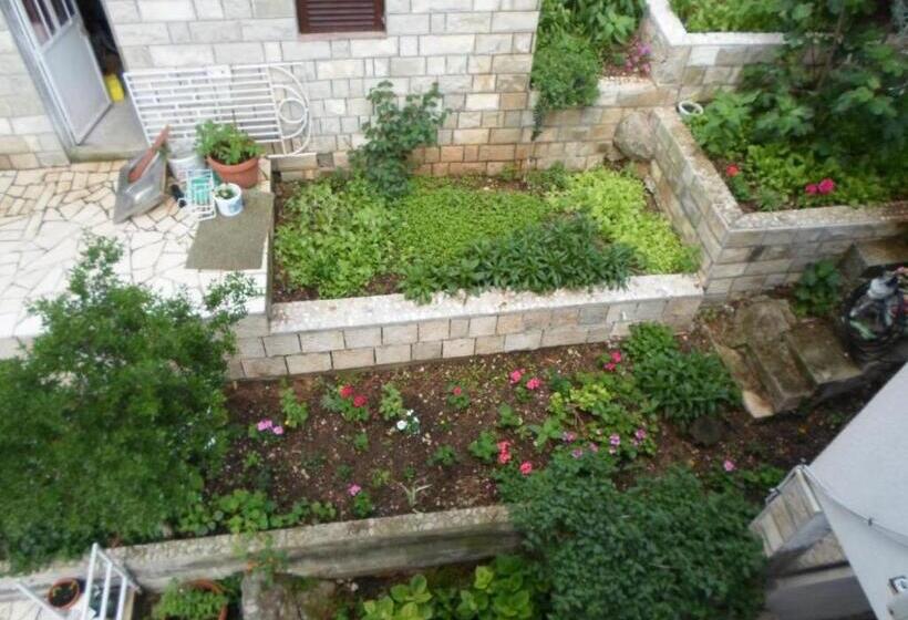 Номер Стандарт Вид на Сад, Guest House Sobra 38