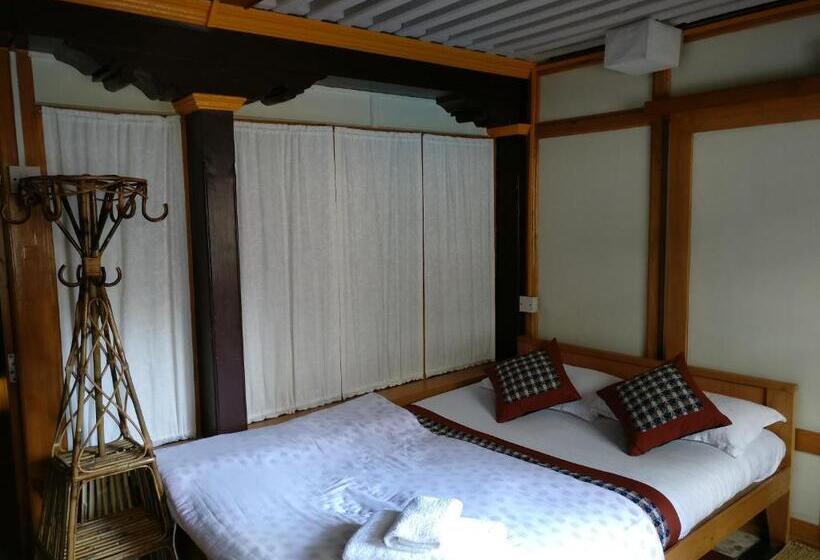 اتاق عادی, Hiranya Guest House