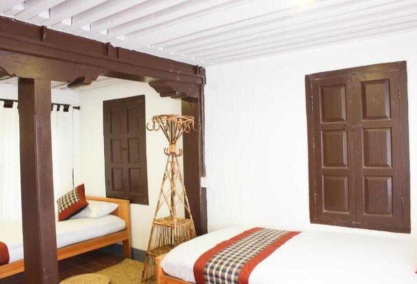 اتاق استاندارد سه نفره, Hiranya Guest House