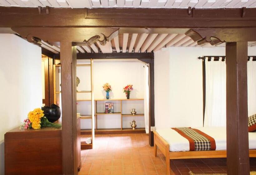 اتاق استاندارد سه نفره, Hiranya Guest House