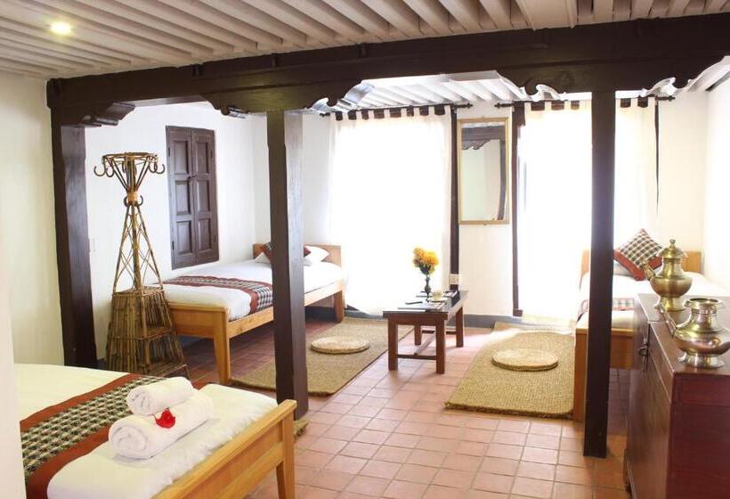 اتاق استاندارد سه نفره, Hiranya Guest House