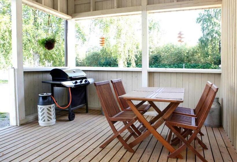 شقة غرفة واحدة, Kuuksenkaari