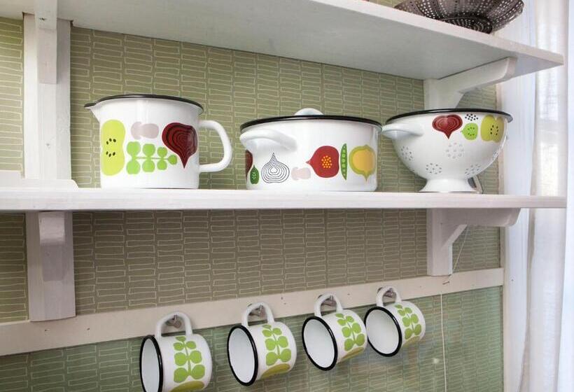 شقة غرفة واحدة, Kuuksenkaari