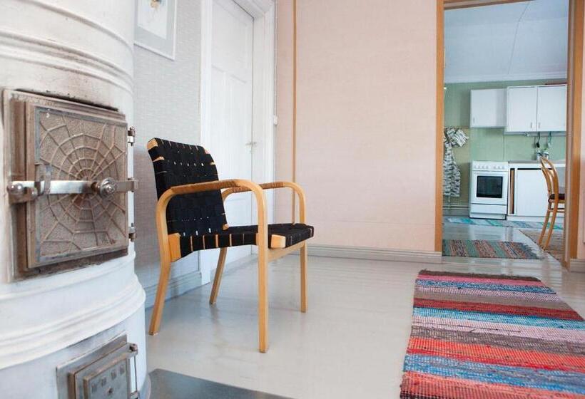 شقة غرفة واحدة, Kuuksenkaari