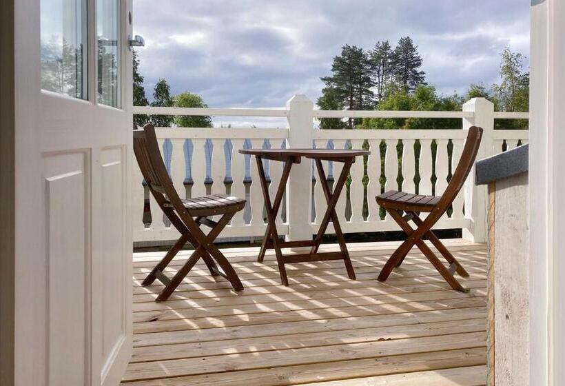 شقة غرفة واحدة, Kuuksenkaari