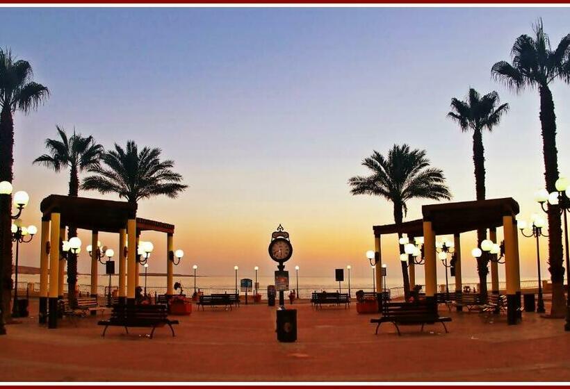 اتاق لوکس, Sunshine Court