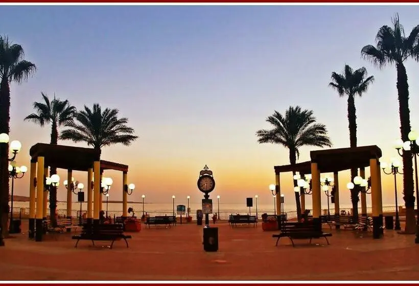 اتاق لوکس, Sunshine Court