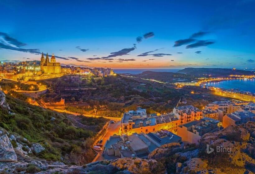 اتاق لوکس, Sunshine Court