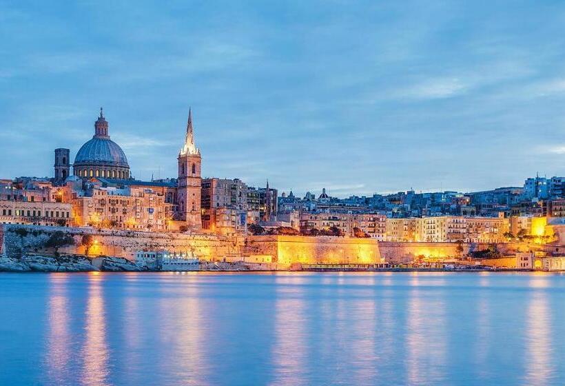 اتاق لوکس, Sunshine Court