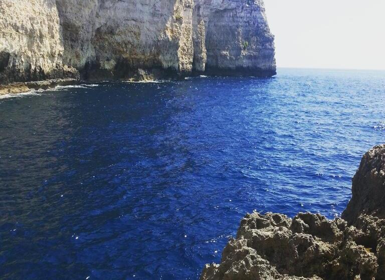 اتاق لوکس, Sunshine Court