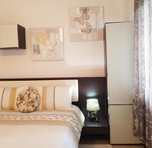 اتاق لوکس, Sunshine Court