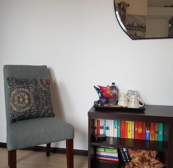 اتاق لوکس, Sunshine Court