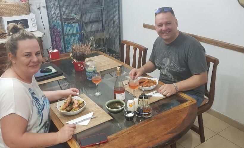 اتاق لوکس, Sunshine Court