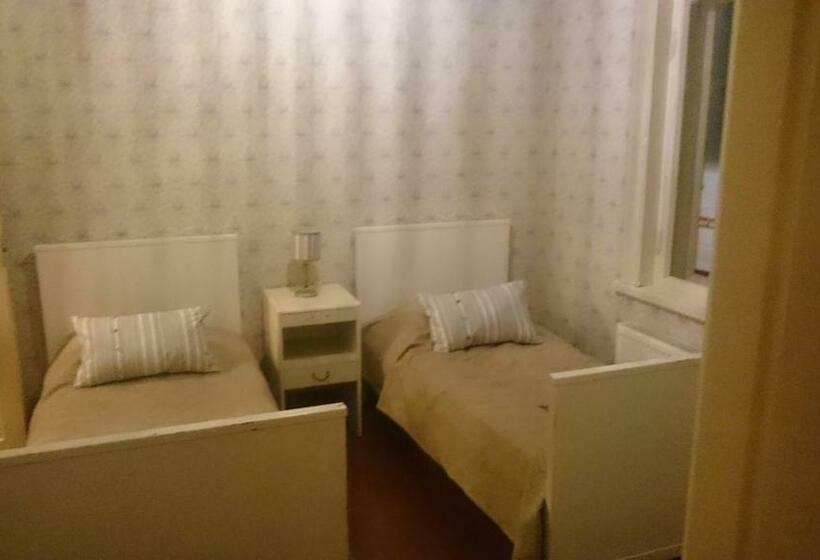 غرفة قياسية حمام مشترك, Wanhan Apteekin Majatalo