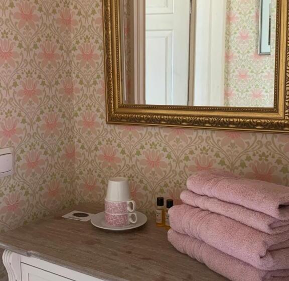 غرفة قياسية حمام مشترك, Wanhan Apteekin Majatalo