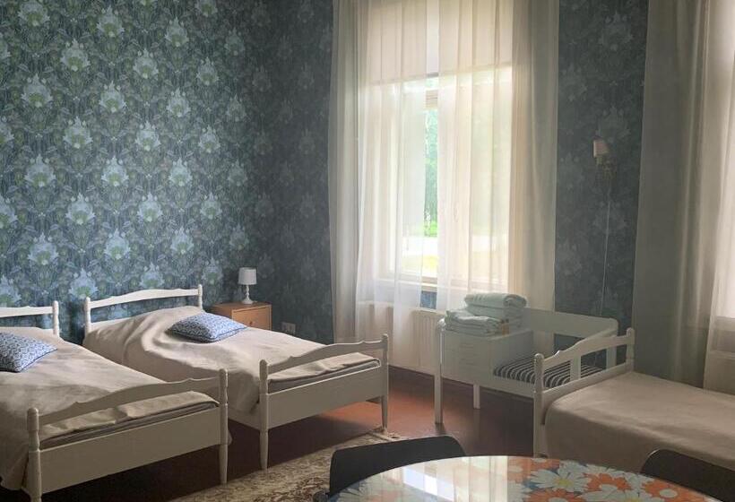 غرفة كلاسيكية رباعية, Wanhan Apteekin Majatalo