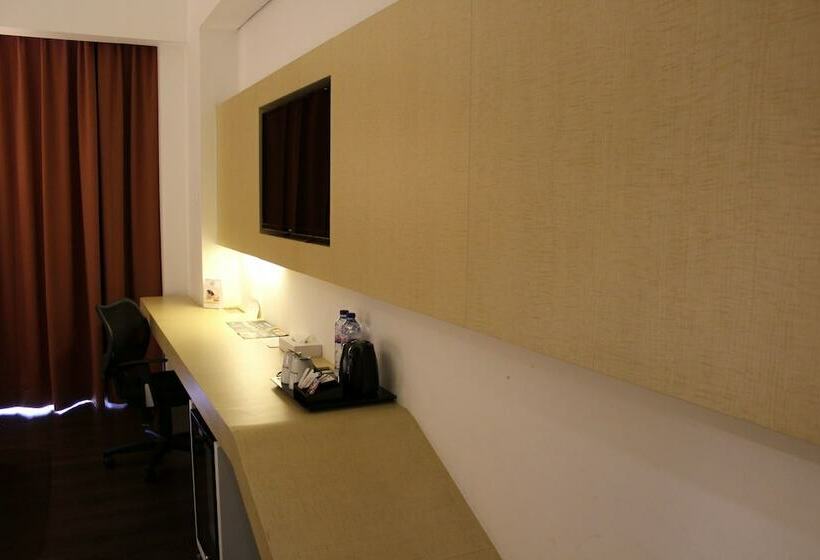디럭스 룸, Brits Hotel Karawang