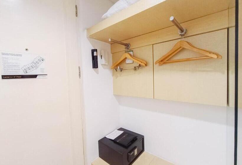 디럭스 룸 킹사이즈 침대, Brits Hotel Karawang