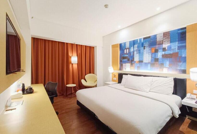 디럭스 룸 킹사이즈 침대, Brits Hotel Karawang