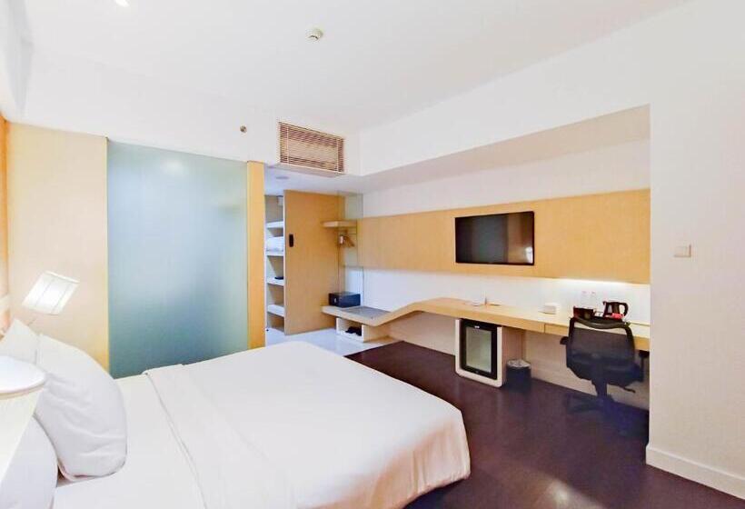 디럭스 룸, Brits Hotel Karawang