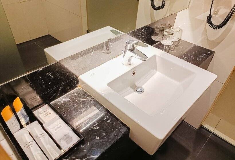 디럭스 룸, Brits Hotel Karawang