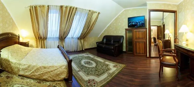Suite cu Mansardă, Helicopter