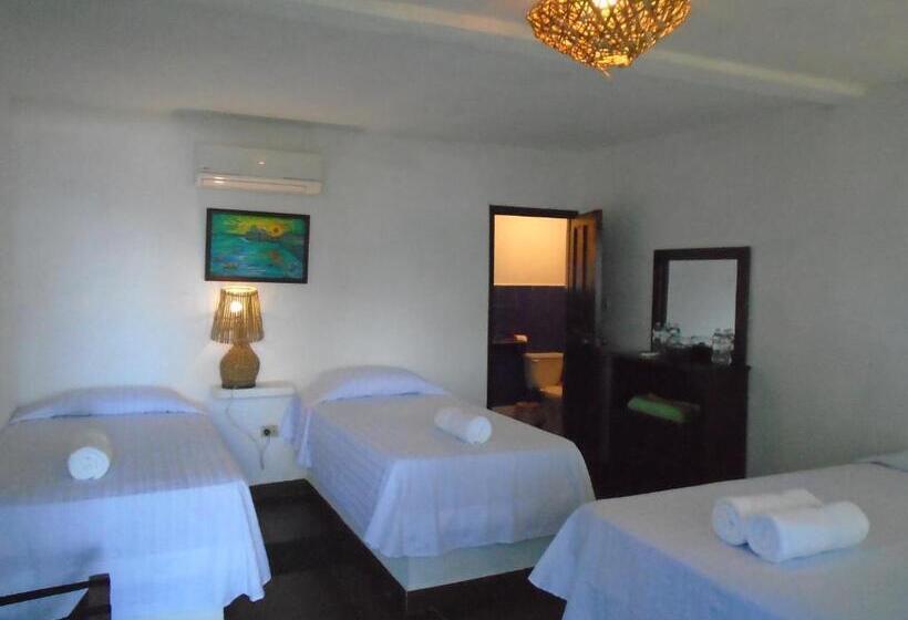 اتاق استاندارد چهار تخته با چشمانداز دریا, Marbella Eco Lodge