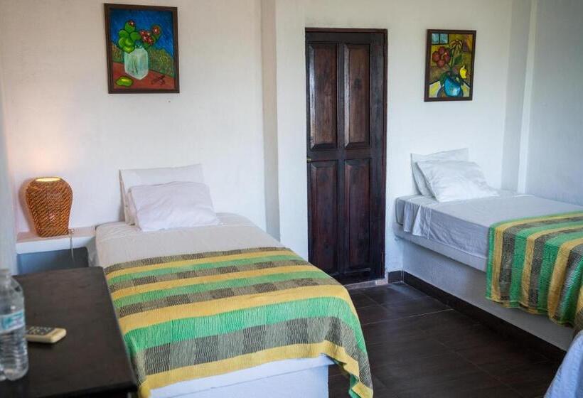 اتاق استاندارد چهار تخته با چشمانداز دریا, Marbella Eco Lodge