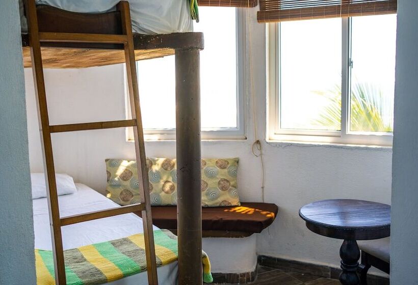 اتاق استاندارد چهار تخته با چشم‌انداز دریا, Marbella Eco Lodge