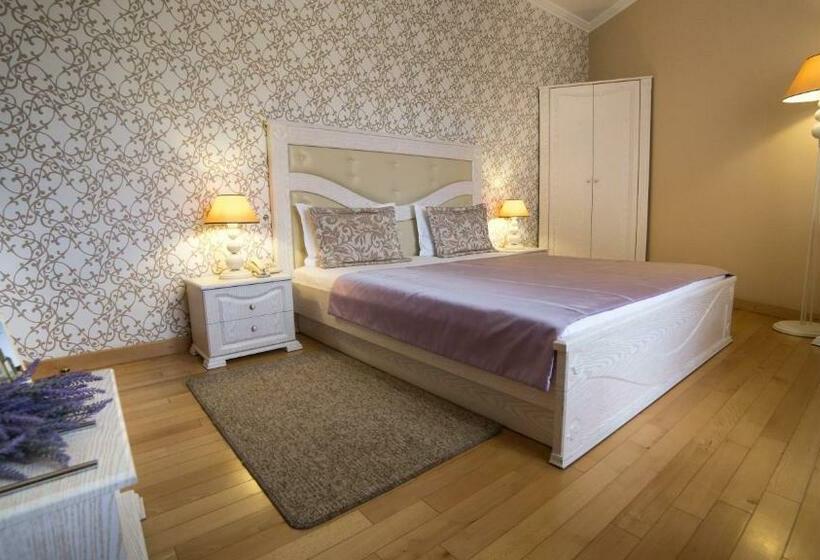 اتاق راحتی یک تخته, Tustan